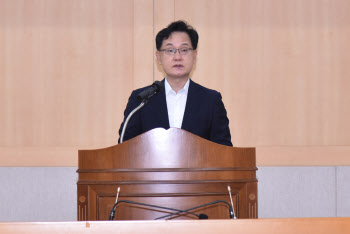 고개숙인 강성천 경과원장 "경기도에서 기관 감사해달라"