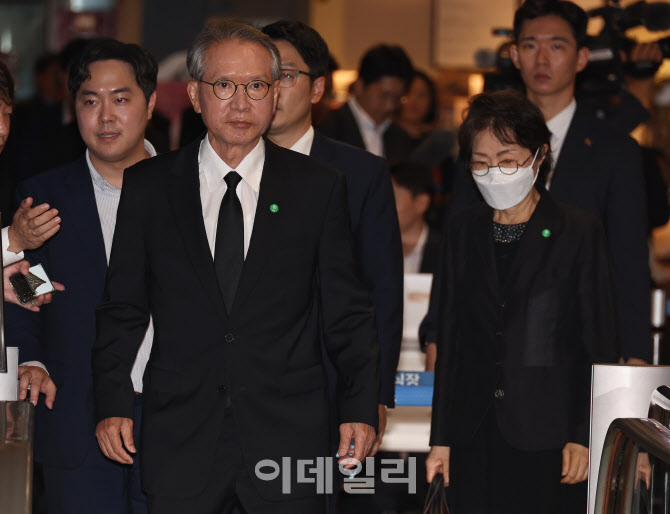[포토]尹 대통령 부친 빈소 찾은 김형오 전 국회의장