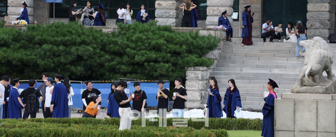 [포토]졸업 기념 사진을 찍기 위한 긴 줄