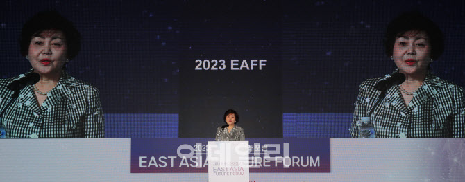 [포토]도쿠다 히토미 대표이사, '한일 기업 협력 강화 방안' 기조연설