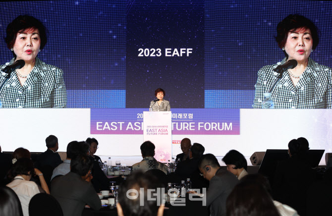 [포토]도쿠다 히토미, '한일 기업 협력 강화 방안' 기조연설