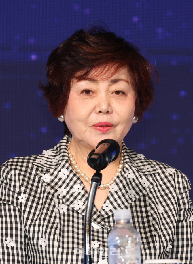 [포토]도쿠다 히토미, 한일 기업 협력 강화 방안에 대해 기조연설