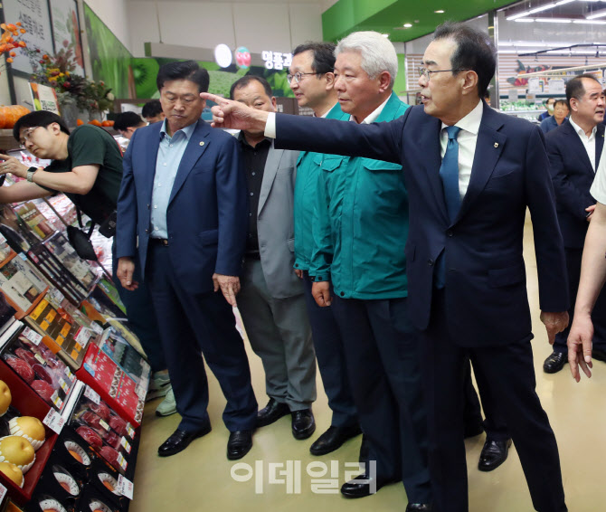[포토] 국민권익위원장-농협회장, 하나로마트 방문