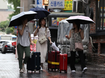 서울시 호우주의보로 청계천 출입 통제