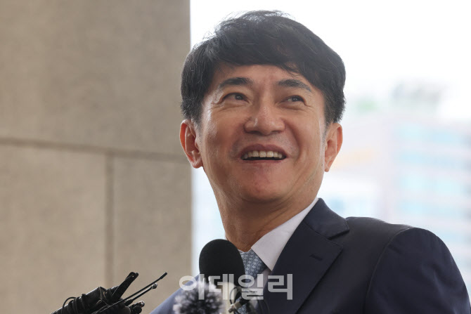 [포토]신임 대법원장 후보자에 지명된 이균용 판사