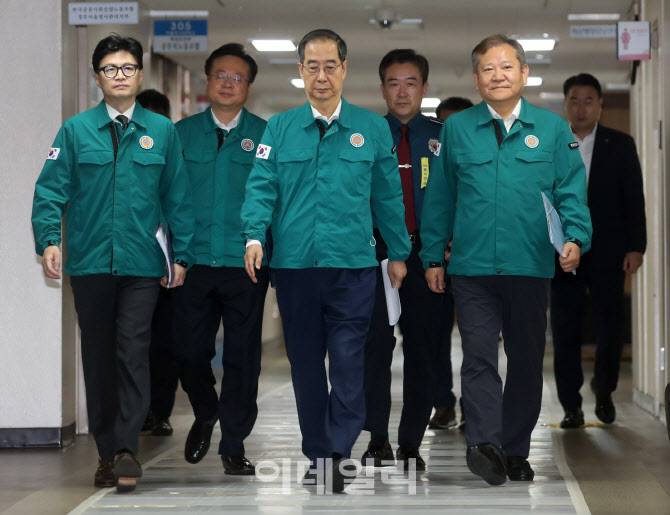 [포토] 담화문 발표장 향하는 한덕수 총리