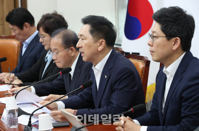 [포토]김기현, '이재명 검찰 출석 입장...나들이 소풍가는 것 아니다'