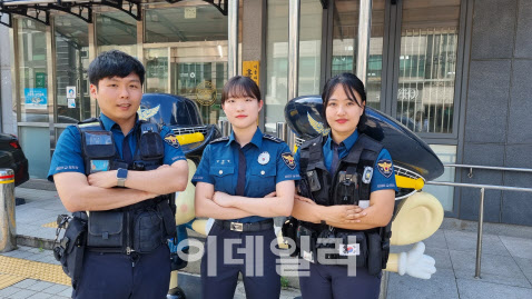 [경찰人] "K-치안 알렸다"…`잼버리 사태` 속 활약한 경찰 통역요원