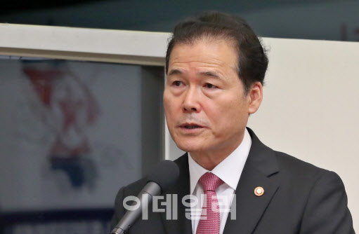 통일부 장관 “북한인권재단 출범에 뜻 모아달라”