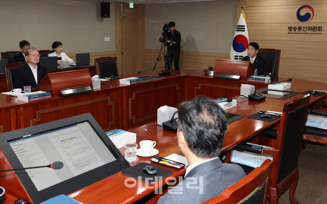 [포토]이동관 신임 방통위원장, "독과점 특혜 당연하게 여긴 공영방송 개혁"