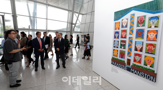 [포토]여행 떠나기전에 예술작품 관람하고 가세요!