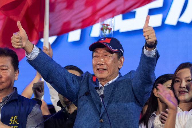 폭스콘 창업자, 대만 총통 도전장…"기업가 통치 시대 시작"