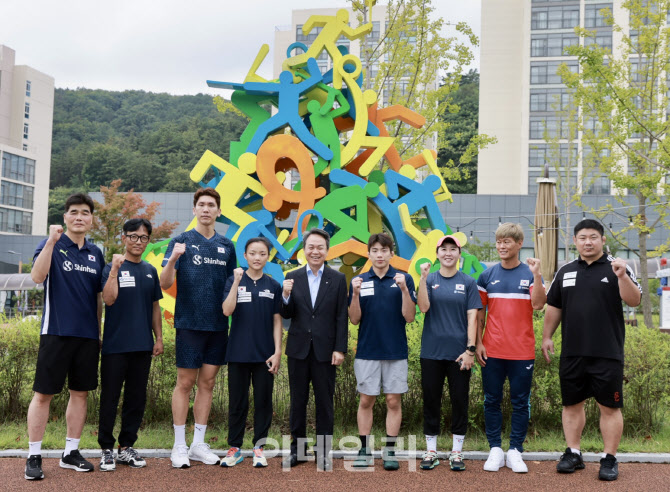 신한금융, 후원 국가대표팀 격려금 1억원 전달