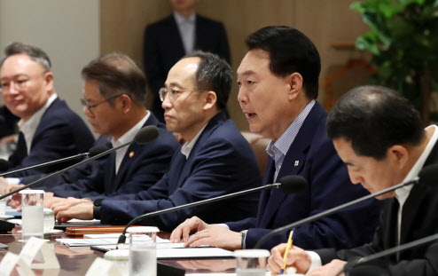 尹 “민생안정 최우선…추석 성수품 가격 5%이상 낮출 것”