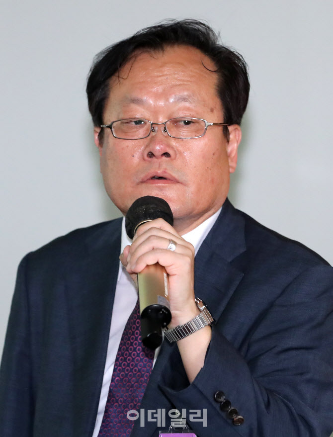 [포토]발제하는 조헌제 한국신약개발연구조합 전무
