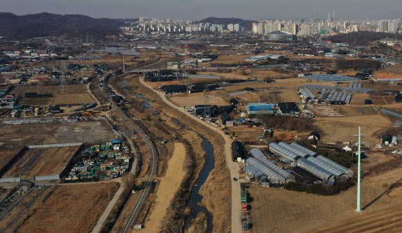 ‘내부정보 땅 투기’ LH 전 직원, 징역 2년 확정…부동산도 몰수