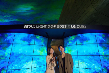 서울 밤하늘 수놓은 오로라…'LG 올레드'로 즐기다
