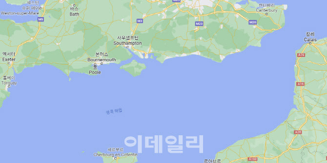 불법 이주민 872명 영국 해협 건너…올해 하루 최다