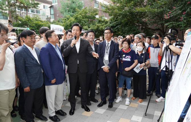 오세훈 시장 "모아타운으로 주거환경 개선"…강서구 화곡동 방문