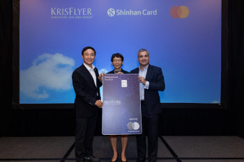 신한카드, ‘싱가포르항공 카드’ 출시…국내 첫 외항사 제휴