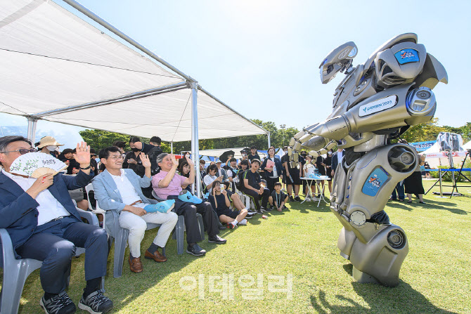[포토] Y교육박람회 타이탄 로봇쇼