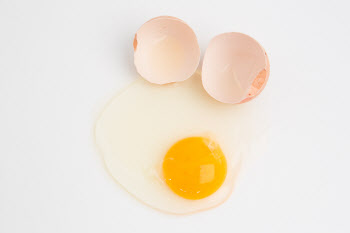  콜레스테롤 관리 위해 "계란 노른자 먹어도 되나요?"