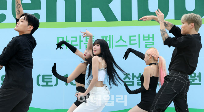 [포토]그린리본마라톤 페스티벌 찾은 권은비