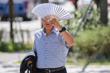 계속되는 `9월 더위`…한낮 뙤약볕에 최고 30도 안팎 