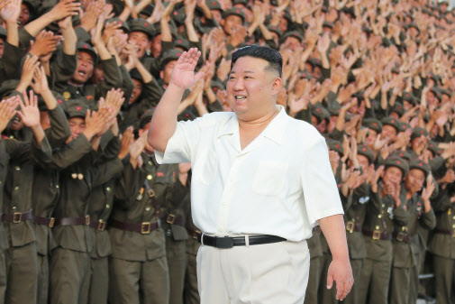 김정은, 북러회담 앞두고 평양 ‘민방위 열병식’ 참석
