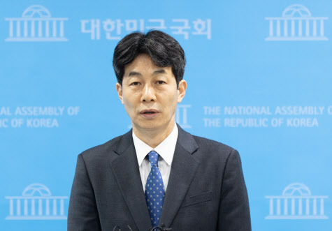 윤건영 "문재인, 박민식 보훈부 장관 고소"