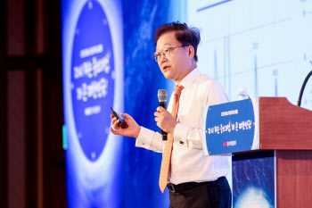 강석훈 산은 회장 “中위안화, 20년 내 기축통화 안 될 것”