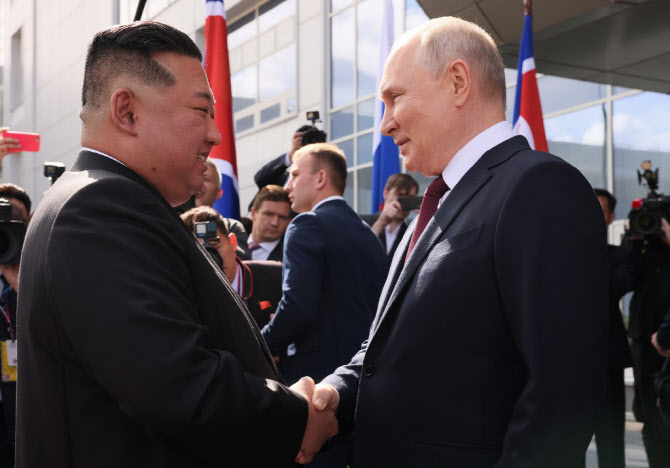 우크라 "북한, 한달 반 전부터 러시아에 탄약 제공중"