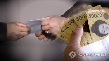 민원인이 건넨 신문지 속에 돈봉투...어떻게 대처?