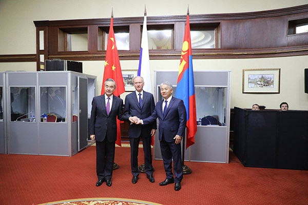 中 왕이 "러시아·몽골과 협력 심화…20일 푸틴 예방