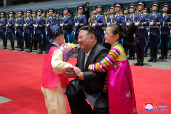 김정은, 9·9절 축하한 시진핑에 답전 "연대와 협력 긴밀히"