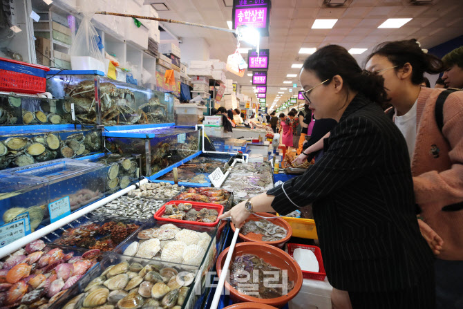 [포토]수산물 구매 촉진하기 위해 열린 축제