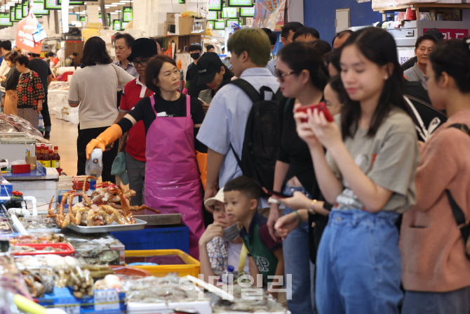 [포토]수산대축제, 추석 앞두고 수산시장 북적