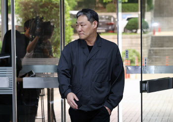 연예인 협박해 수억원 갈취 혐의…유튜버 김용호 구속영장