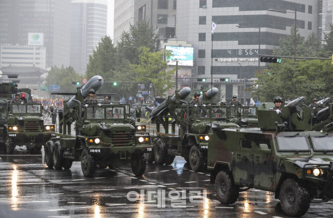 [포토]시가행진하는 국군 3축쳬계 장비들