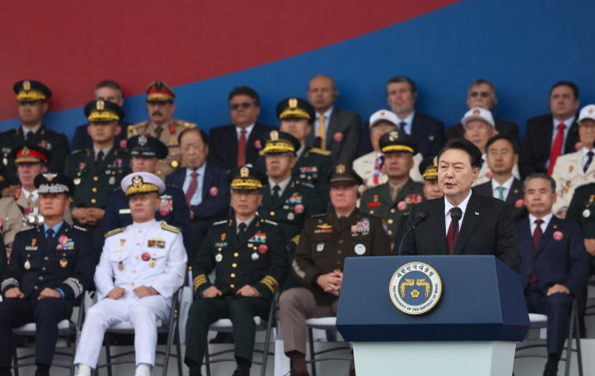 尹, 홍범도 이어 이번엔 '국군 뿌리'… 역사논쟁 재발하나