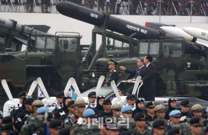 [포토]부대 사열하는 윤석열 대통령