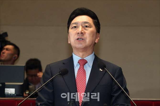 [포토]'긴급 의총'에서 발언하는 김기현 대표
