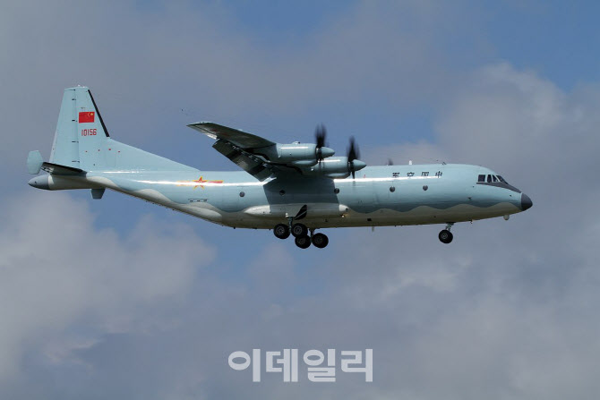 중국 軍수송기 샨시 Y-9, 민항기 아래 숨어 대만해협 비행...“트로이목마 전술?”