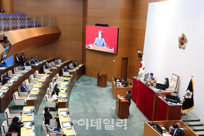 양당 싸움에 추경 묶인 성남·오산, 지방의회는 이미 '총선전'