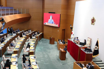 양당 싸움에 추경 묶인 성남·오산, 지방의회는 이미 '총선전'