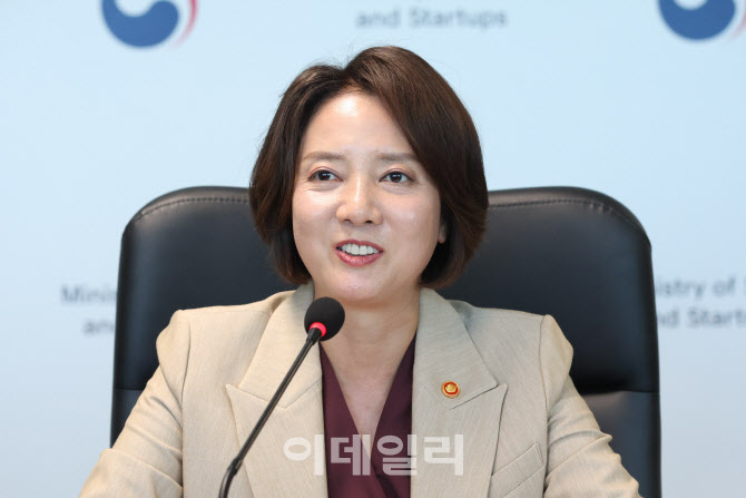 [포토]발언하는 이영 중소벤처기업부 장관