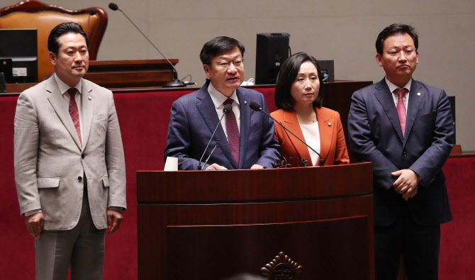 국민의힘 "이균용 대법원장 후보자 인준돼야"…'가결' 당론 채택(상보)