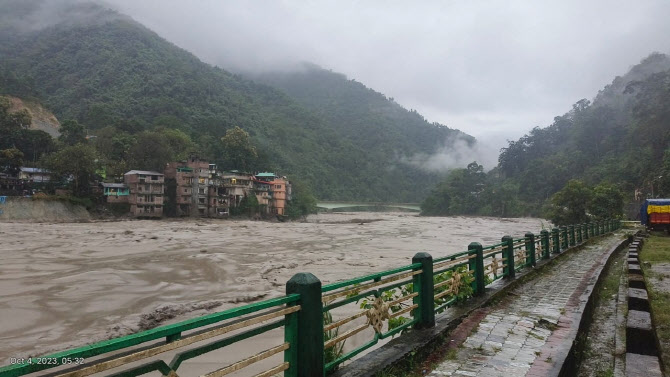 인도 히말라야 지역 홍수 사망자 40명으로 늘어