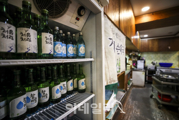 카스 등 맥주 11월부터 출고가 6.9% 인상…맥주 이어 소주도 가격 오를 듯