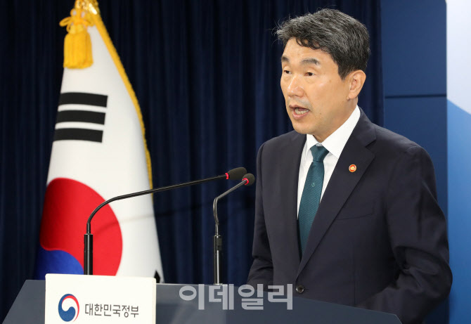 [포토]이주호 사회부총리, "2028 수능 사회·과학 공통 응시...실력으로 점수 결정될 것"